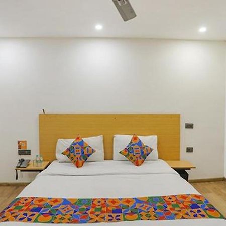 Fabhotel F9 Sector 58 Noida Exteriör bild