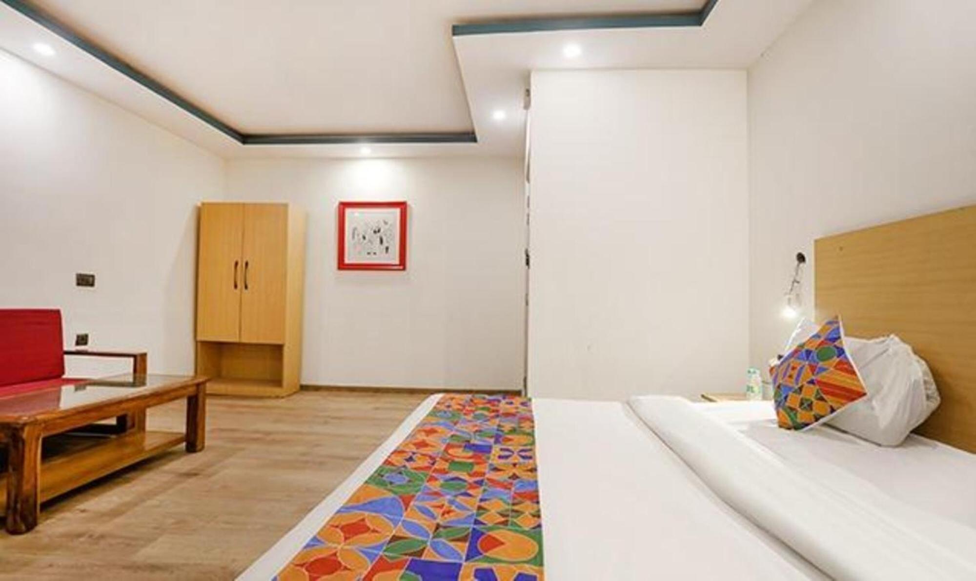 Fabhotel F9 Sector 58 Noida Exteriör bild