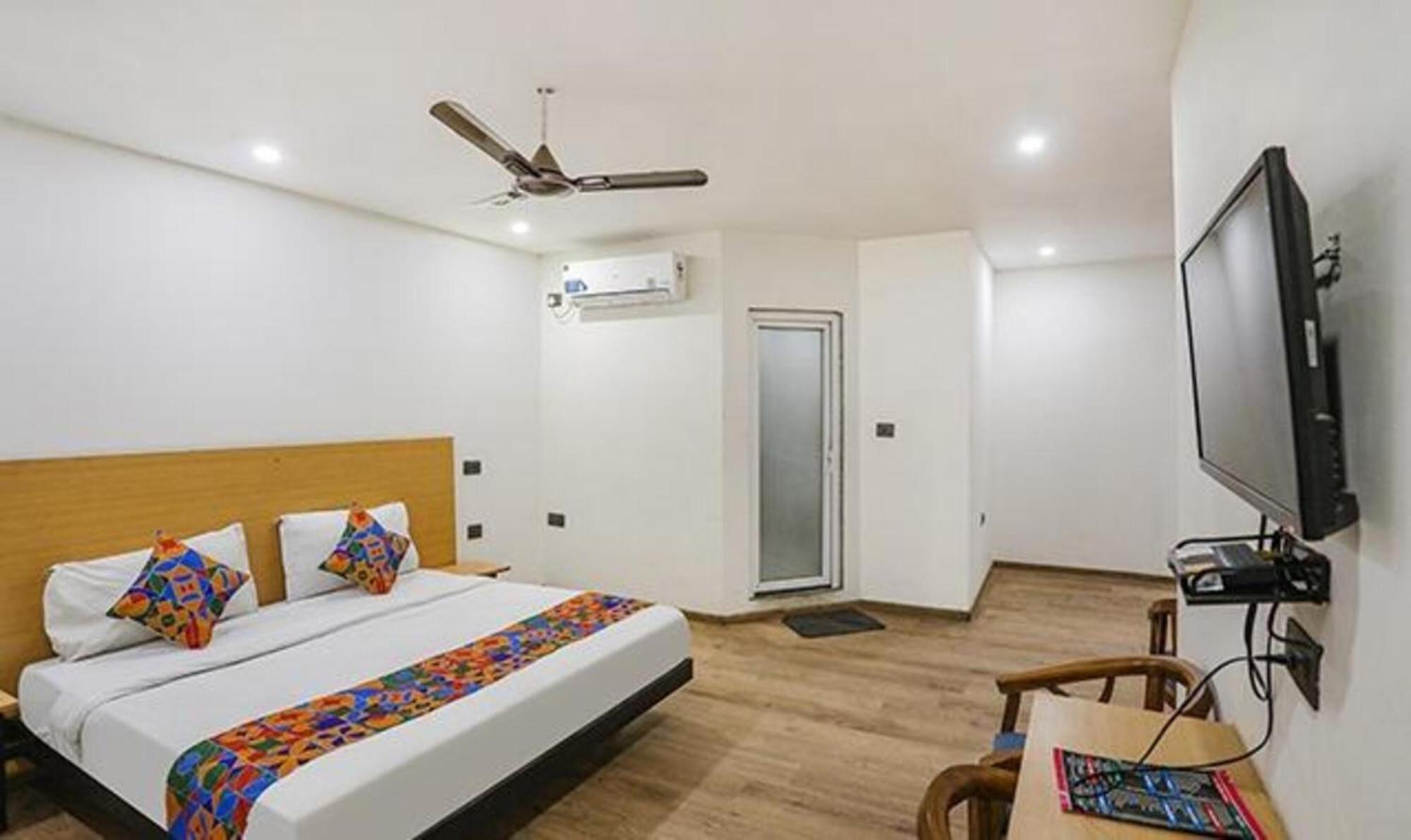 Fabhotel F9 Sector 58 Noida Exteriör bild