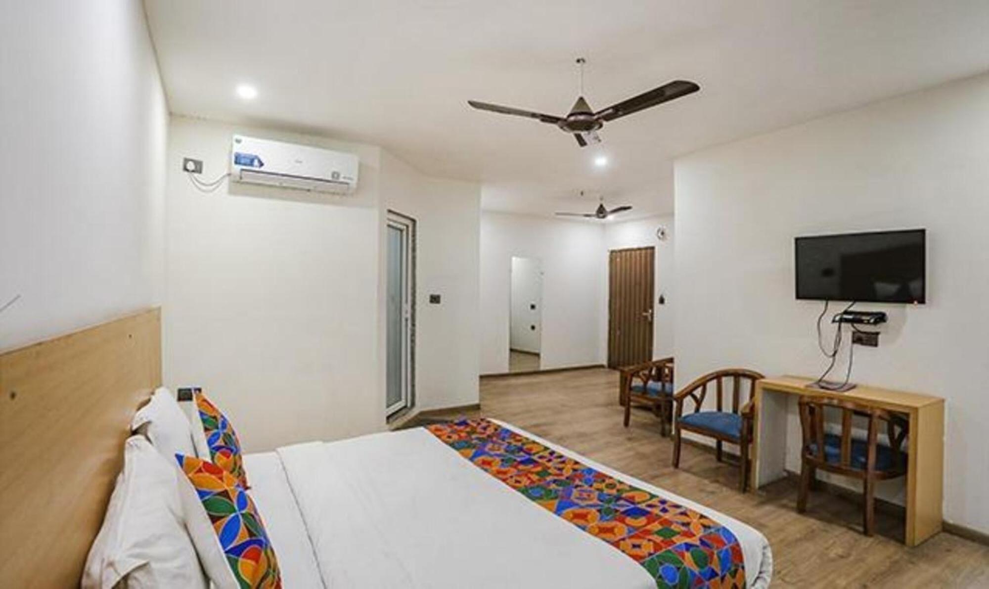 Fabhotel F9 Sector 58 Noida Exteriör bild