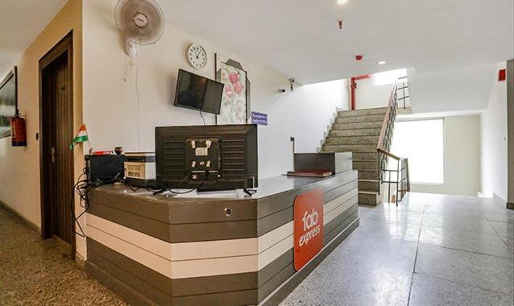 Fabhotel F9 Sector 58 Noida Exteriör bild
