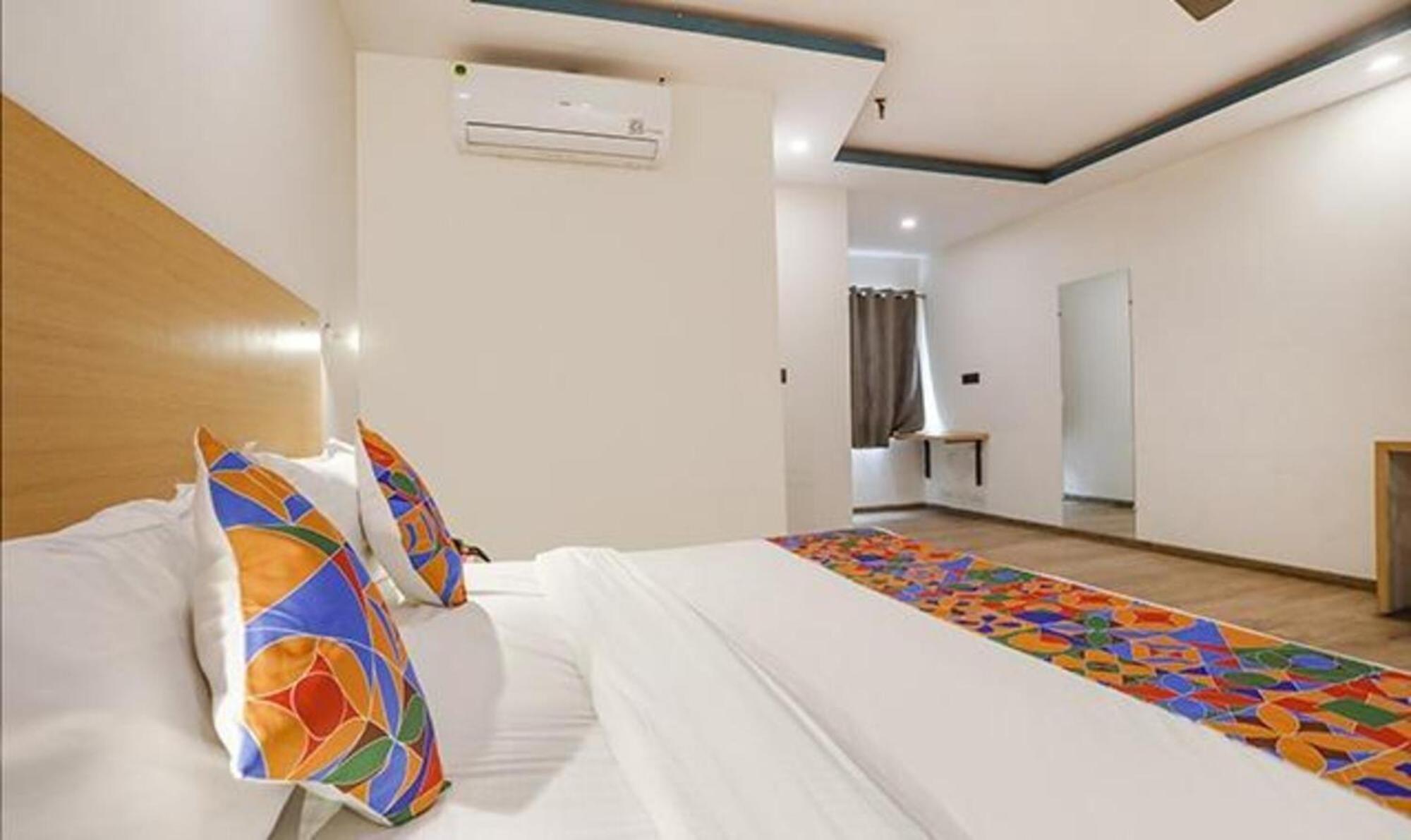 Fabhotel F9 Sector 58 Noida Exteriör bild